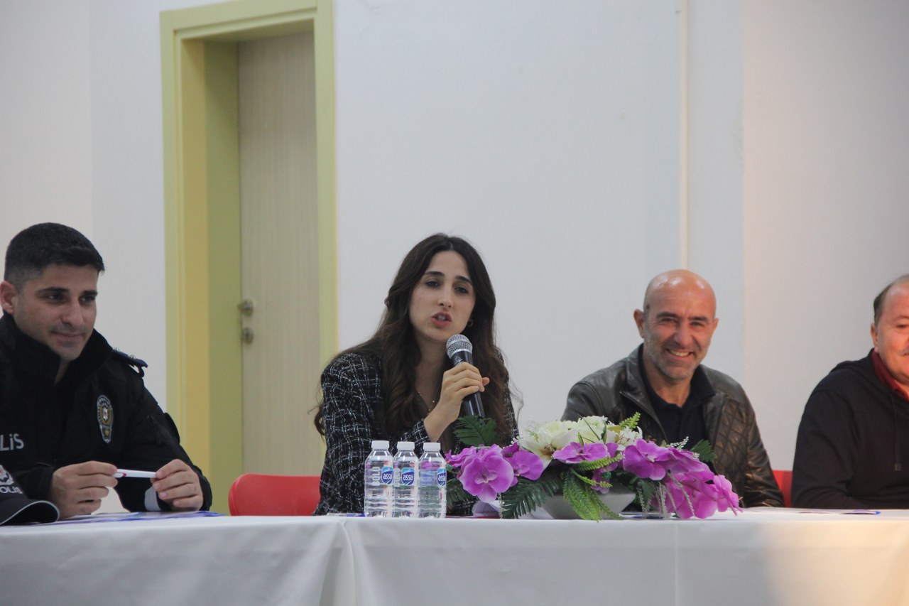 Kaymakam Hilal Kızılkaya, Karaburun’da Mahalle Sakinleriyle Buluştu
