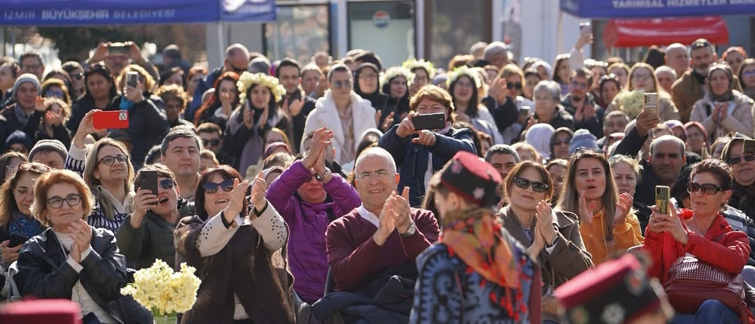 7. Karaburun Nergis Festivali Binlerce Ziyaretçiyi Ağırladı